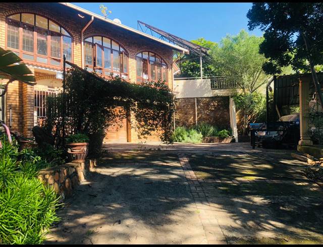 5 BEDROOM HOUSE FOR SALE IN PROTEA PARK